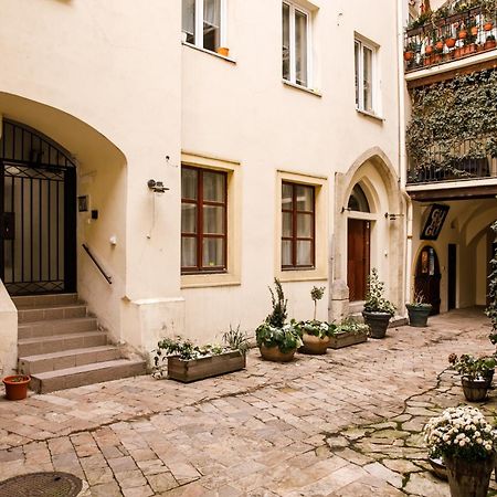 Apartment Lea - Old Town Bratislava Exterior foto
