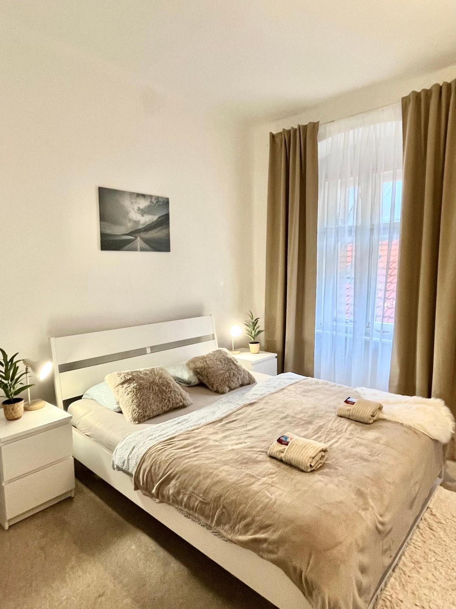 Apartment Lea - Old Town Bratislava Exterior foto